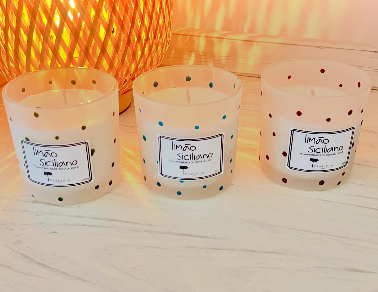 Velas feitas com cera de coco
Lindas para decorar e para presentear🤍
O cheirinho é muito especial de limão siciliano, suave. 🍋
#velas
#velasdecorativas
#velasartesanais
